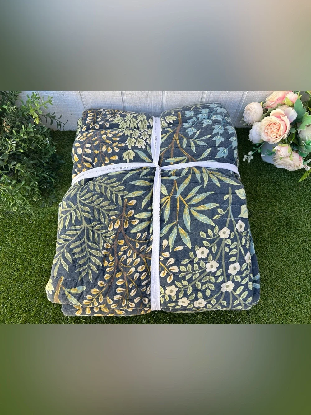 LEVTEX HOME ENGLISH FOREST TWIN QUILT SET COLOR: navy new
